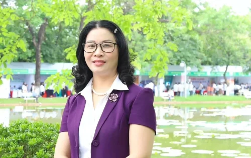 GS.TS Nguyễn Thị Lan - Bí thư Đảng ủy, Giám đốc Học viện Nông nghiệp Việt Nam chia sẻ: 'Khởi nghiệp không nhất thiết phải bắt đầu từ những điều lớn lao, mà có thể khởi nguồn từ những điều rất bình dị, từ những nhu cầu và vấn đề thực tiễn của cuộc sống quanh ta'.